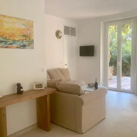 - L'oustaou Apartment